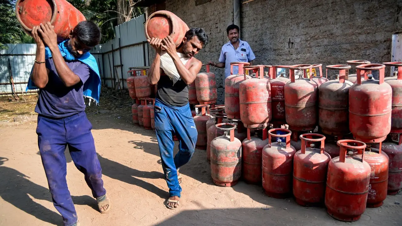 Commercial LPG supply temporarily halted in Bhopal amid West Asia conflict